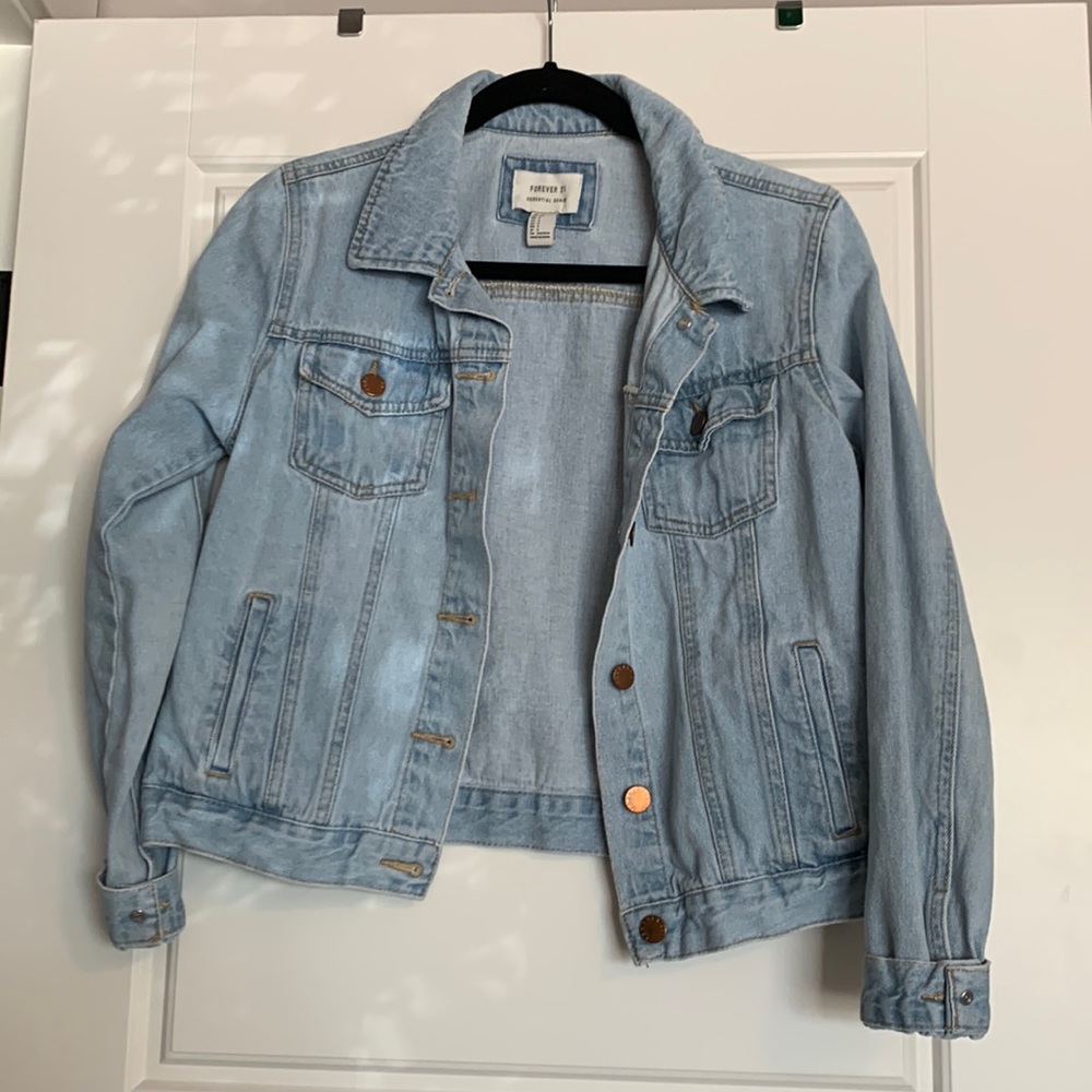 Cropped jean jacket with bronze buttons. Forever21 Size Small